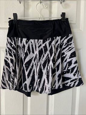 Sparkle Skirts Black & White Running Skirt with Sparkle Detail, Size M